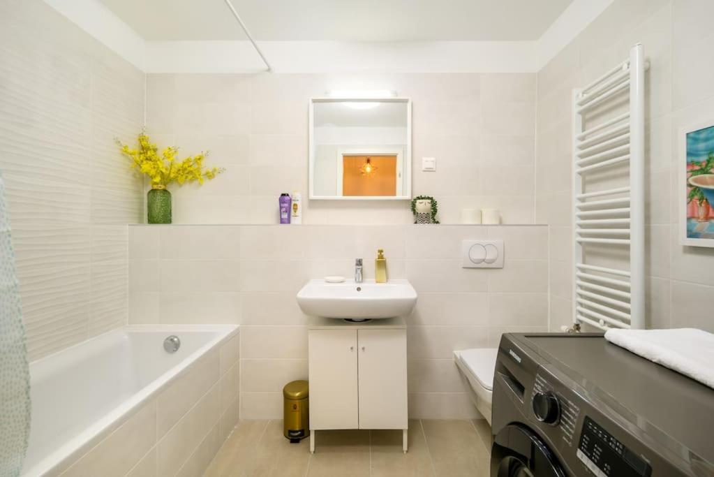בודפשט B104 - Liberty Bridge Lovely Home With Free Parking מראה חיצוני תמונה